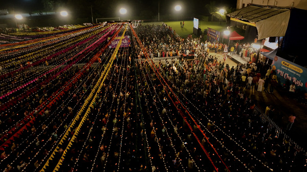 Vadodara-based PU Unites Communities in Joyous Devotion, Celebrates Grand Ganesh Maha Aarti with 11,001 Diyas 